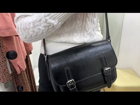 ❤️ Публична мастурбация на младата кучка FeralBerry с вибратор в стаята за обличане ❤️ Ебане в bg.porn-tub-sexer.ru ️❤
